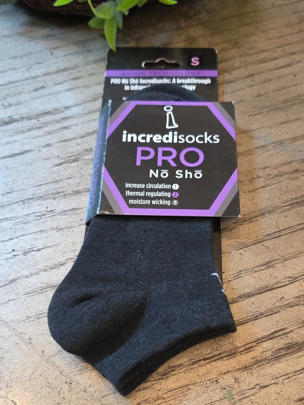 Black Circulating Thermal Regulating Socks Size S NWT Incredisocks No Sho